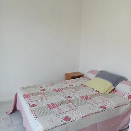 Quarto em Acomodações Particulares Chez Corinne Loudes