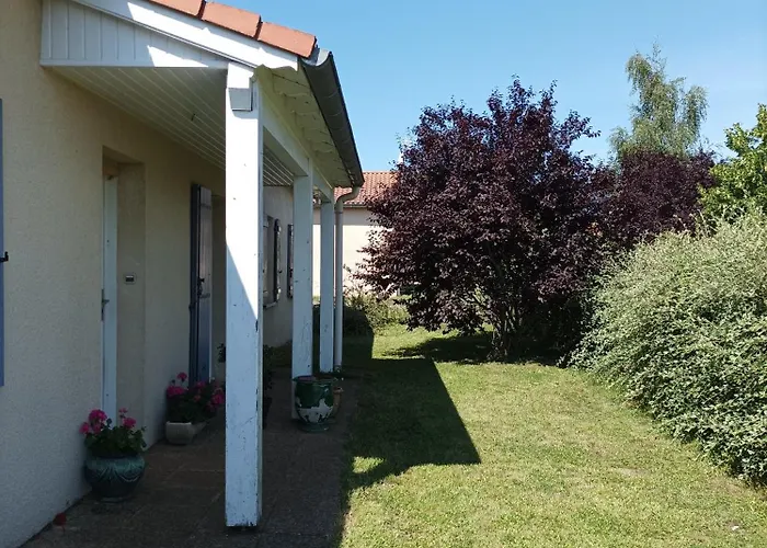 Quarto em Acomodações Particulares Chez Corinne Loudes